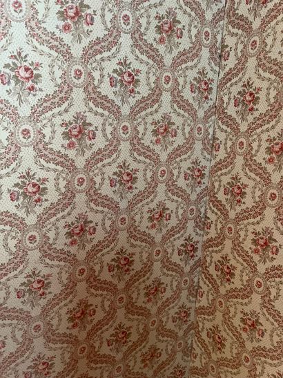 Four-leaf fabric screen decorated with bouquets...