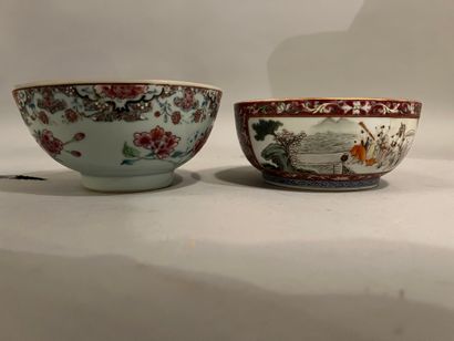 CHINA, Porcelain bowl decorated with flowers...