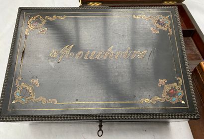 Set of boxes: 
-3 straw marquetry boxes,...