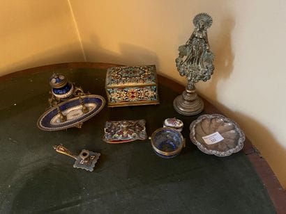 Set of various trinkets composed of cloisonné...