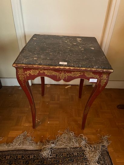 Red and gold lacquered pedestal table
Recessed...