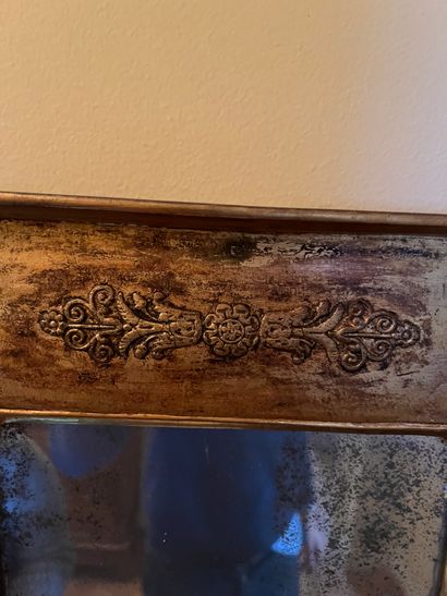 Small gilded wood trumeau with twisted jambs
Style...
