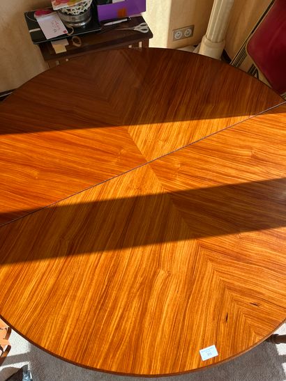 Rosewood veneered pedestal table
Louis XV...