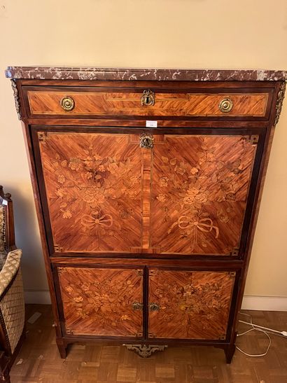 Veneered secretary
Louis XVI period
H: 142...
