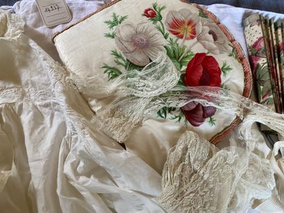 Lot comprising: 3 pairs of silk stockings,...