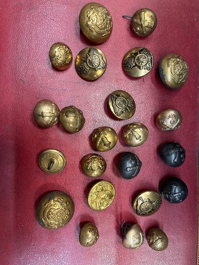 Lot of military buttons 
Sold as is