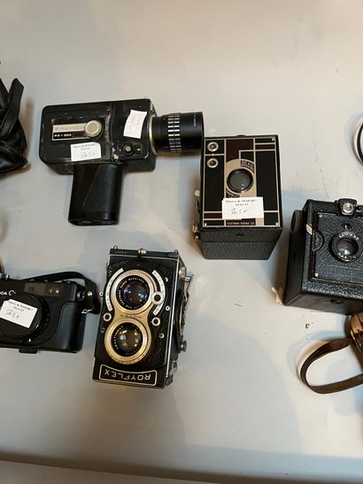 Lot including 3 cameras ( 2 of them alone,...
