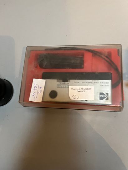 Lot including 3 cameras ( 2 of them alone,...