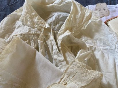 Lot comprising: 3 pairs of silk stockings,...