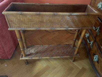 Set comprising a bamboo-style wooden planter...