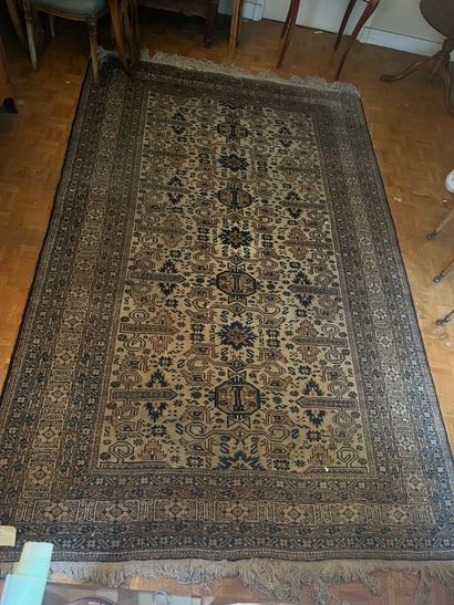CAUCASE
Beige carpet
273 x 172 cm 
Worn