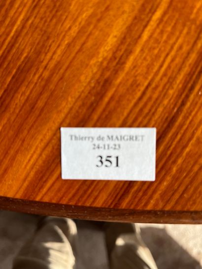 Rosewood veneered pedestal table
Louis XV...