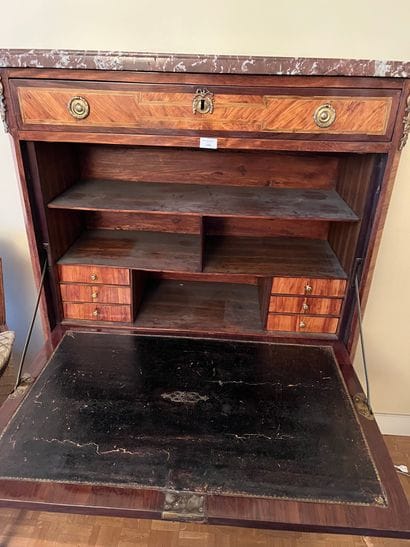 Veneered secretary
Louis XVI period
H: 142...