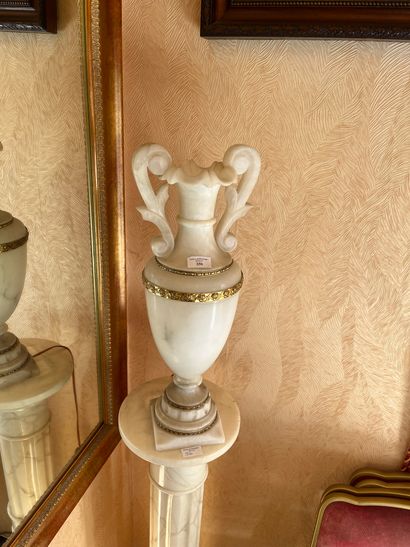 Alabaster selette and amphora
H : 160 cm