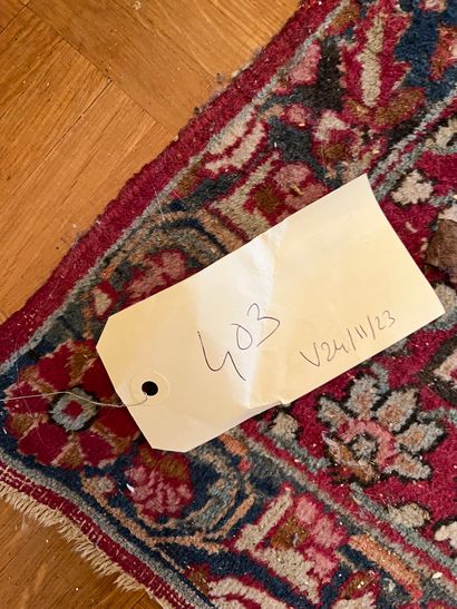 PERSIA
Large red carpet with foliate decoration
Very...