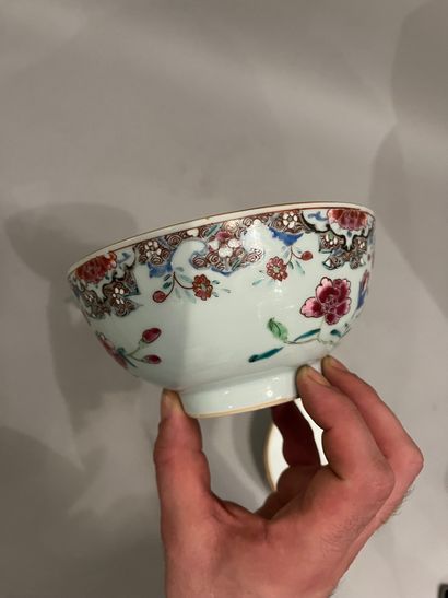 CHINA, Porcelain bowl decorated with flowers...