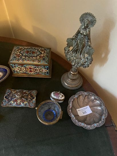 Set of various trinkets composed of cloisonné...