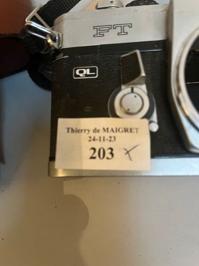 Lot including 3 cameras ( 2 of them alone,...