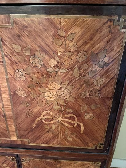 Veneered secretary
Louis XVI period
H: 142...