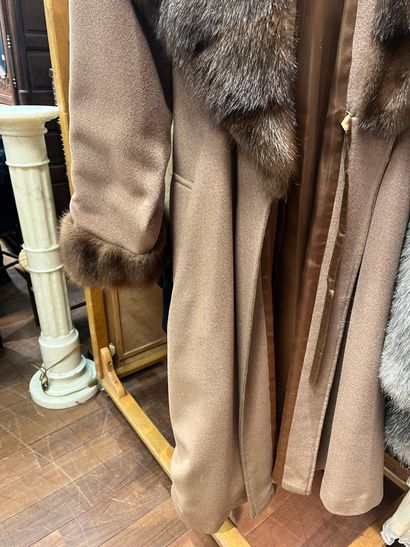 Wool coat with fur collar and cuffs
Wear