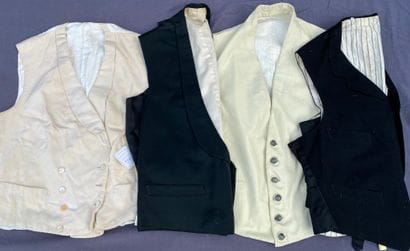 Lot including:
4 tails, 1 jacket in black...