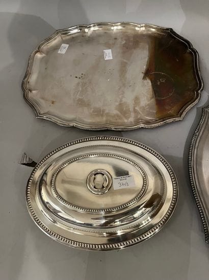 Set comprising a Bointaburet tray with contoured...