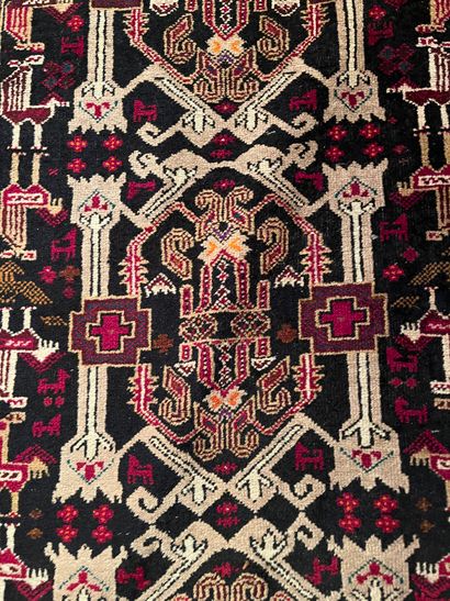 CAUCASE 
Black carpet 
203 x 102cm