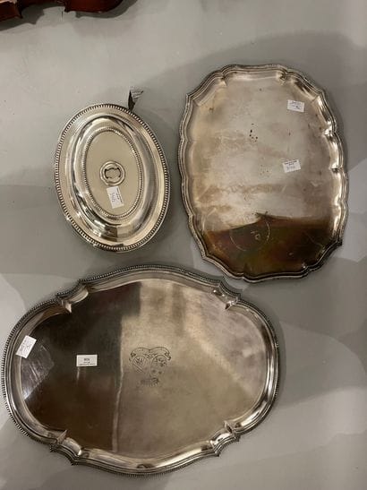 Set comprising a Bointaburet tray with contoured...