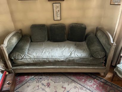Pair of lacquered daybeds
Louis XVI style
Wear...
