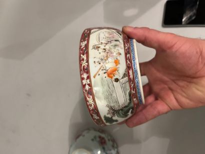 CHINA, Porcelain bowl decorated with flowers...