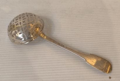 CUILLER SAUPOUDREUSE en argent. LORIENT,...