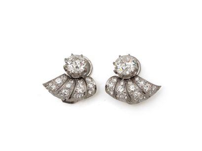 Pair of ear clips in gold 750 and platinum...