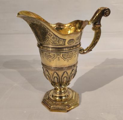 AIGUIERE en argent doré (925). PARIS, PUIFORCAT,...