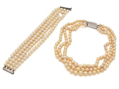 Ensemble composé d’un collier trois rangs...