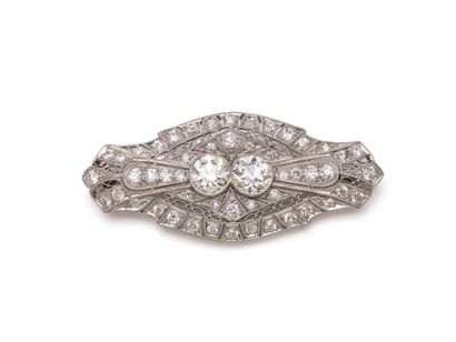 Elegant brooch in 850-millimeter platinum,...