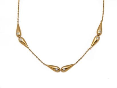 Collier en or 750 millièmes, orné de trois...