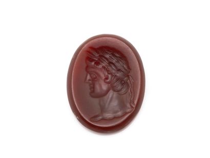 Intaille sur agate rouge représentant le...