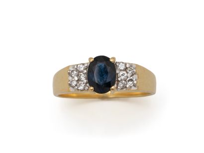 Ring in 750 thousandths gold, featuring a...
