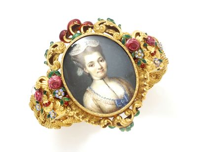 Beau bracelet en or 750 millièmes centré...