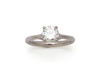 Solitaire ring in 750 thousandths white gold...