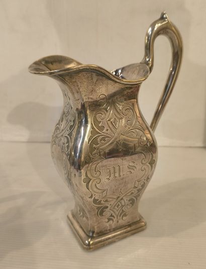 POT A EAU en argent (925). PARIS, ap. 1838...