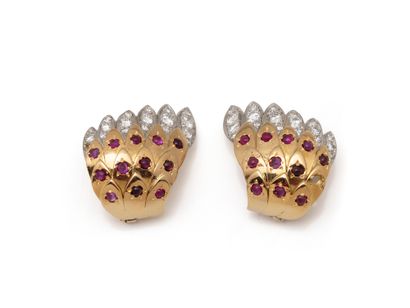 Élégante paire de clips d’oreilles en or...