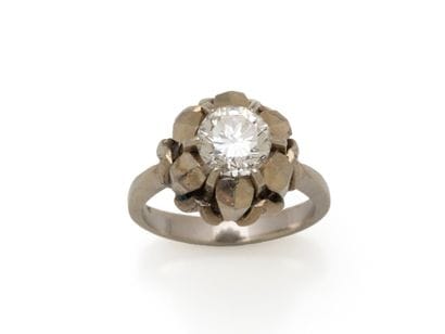 Solitaire ring in 750 thousandths white gold...