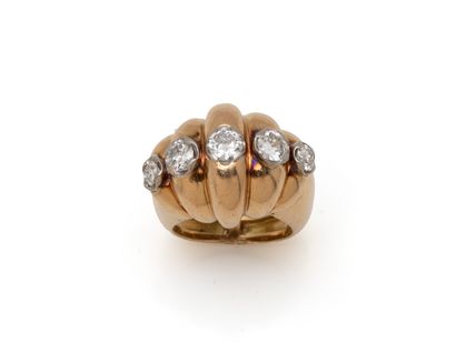 Bague dôme en or 750 et platine 850 millièmes,...