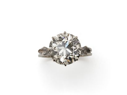 Solitaire ring in 750 thousandths white gold,...