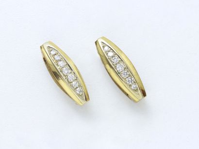 Lot in 750 thousandths gold consisting of...