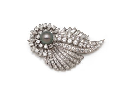 Beautiful brooch in 850 thousandth platinum,...