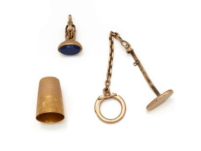 Lot en or 750 millièmes et lapis-lazuli composé...
