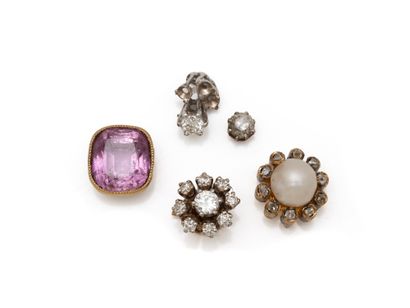 Lot in 750 ct. gold and 850 ct. platinum,...