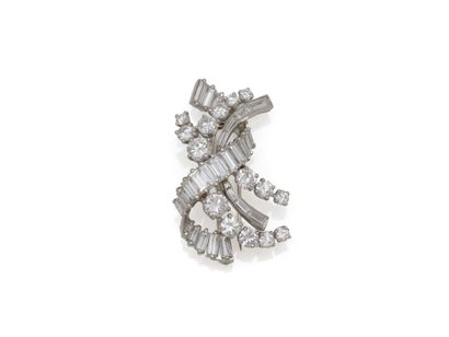 Elegant lapel clip in 850 platinum and 750...